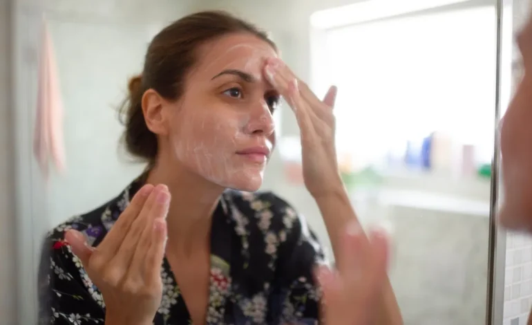 बारिश के मौसम में कितनी बार करें फेस वॉश? ऑयली स्किन वाले इन बातों का रखें ध्यान