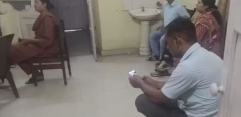 रिश्वत लेते रंगे हाथ पकड़ाया जिला परियोजना अधिकारी