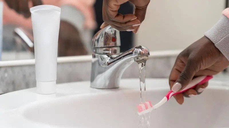 Toothbrush पर होते हैं करोड़ों Bacteria – जानिए कब करना चाहिए Replace?”