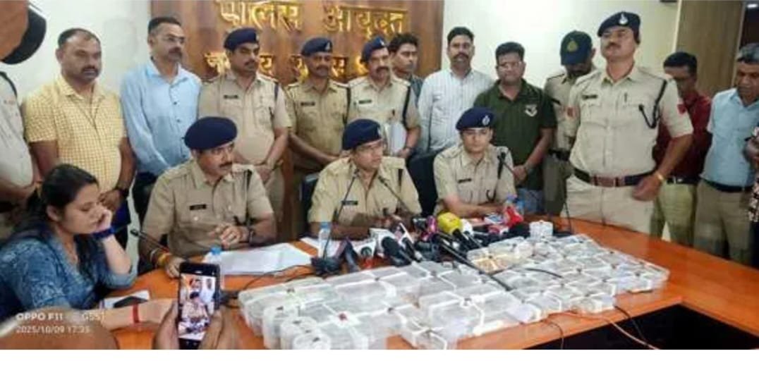 MP. Bhopal Crime: नशे में धूत व्यापारी सड़क किनारे कार में सोया , चोरों ने उड़ाया 3.40 करोड़ का सोना, दो गिरफ्तार