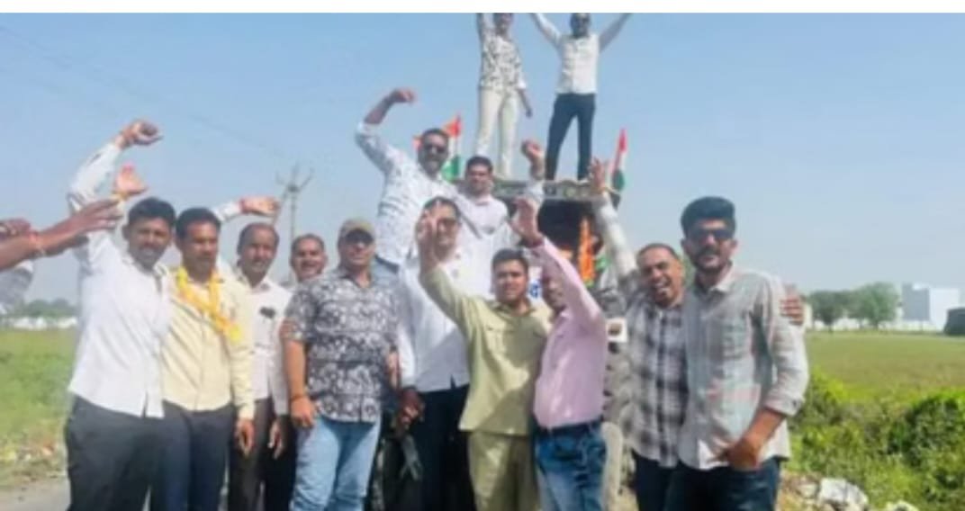 MP news : इंदौर में ग्रीन फील्ड काॅरिडोर का विरोध, सैकड़ों किसान ट्रैक्टर लेकर पहुंचे इंदौर