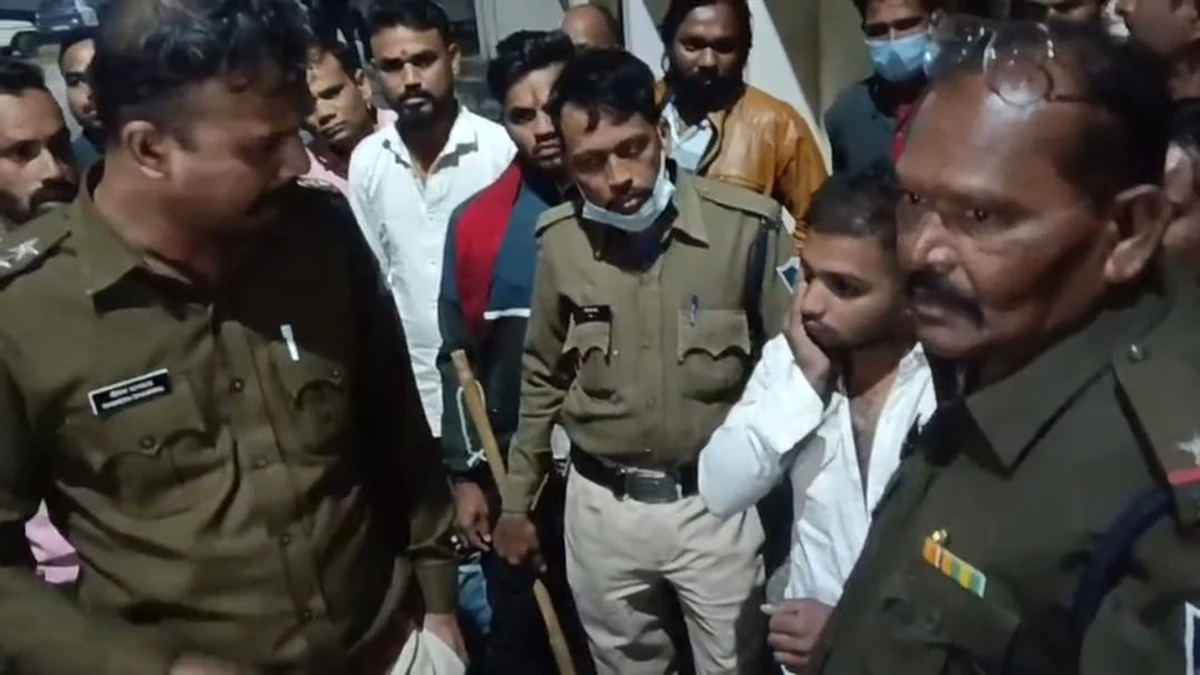 Two Arrested: खंडवा जिला अस्पताल में युवती से छेड़छाड़ और धर्म परिवर्तन का दबाव