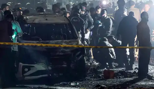 Delhi Blast: कार ड्राइवर डॉ. उमर था या नहीं – DNA टेस्ट करेगा राज़ का खुलासा, पुलवामा से मां-भाई हिरासत में