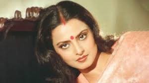 Rekha संग होटल में पकड़ा गया था ये सुपरस्टार, पत्नी ने मचाया था बवाल… टूट गई थी शादी!