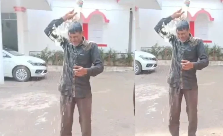 Desperate Move: MP में किसान ने कलेक्टर ऑफिस पर खुद को आग लगाने की कोशिश, प्रशासनिक लापरवाही पर फूटा गुस्सा