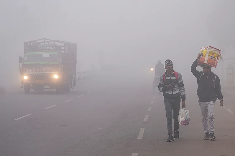North India Cold Wave: इंदौर 4.5°C पर पहुँचा, 10 साल का रिकॉर्ड टूटा; राजस्थान-उत्तराखंड में कड़ाके की सर्दी